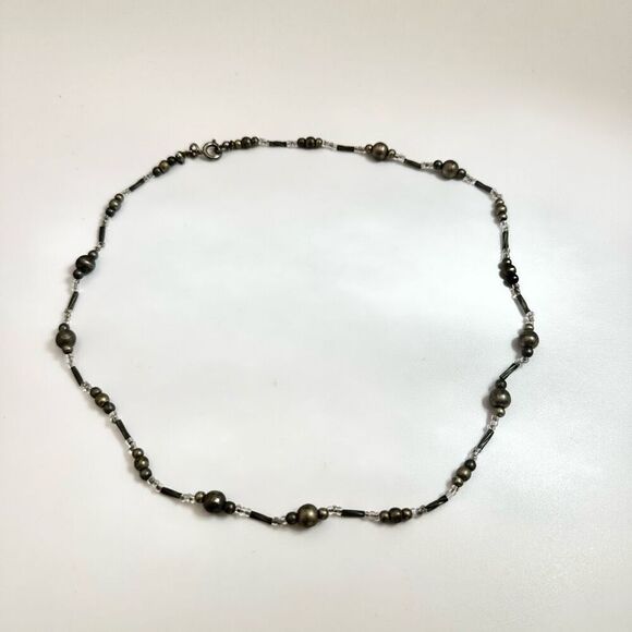 Grey beaded necklace - Picture 7 of 8